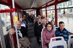 Alle da: Die Stadt-Rundfahrt mit der Straßenbahn kann beginnen · © Andreas Lahn