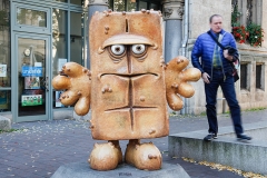 Bernd, das Brot in der Erfurter Fußgängerzone · © Andreas Lahn