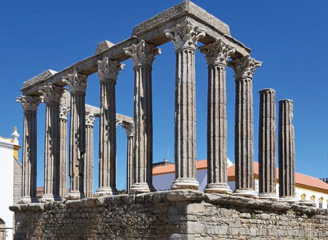 Foto der Ruine des Tempels der Diana in Évora