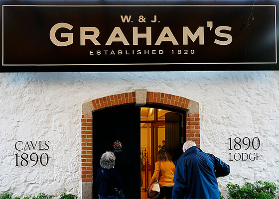 Foto des Eingangs zum Portweinkeller von Graham’s in Vila Nova de Gaia