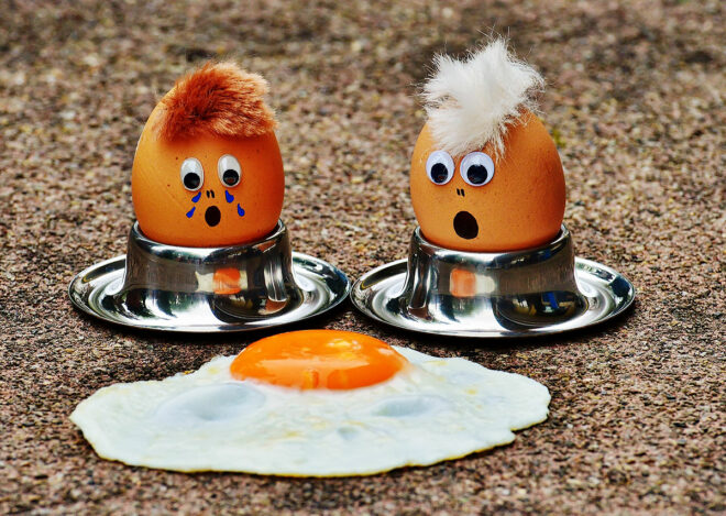 Foto von zwei staunenden Eiern